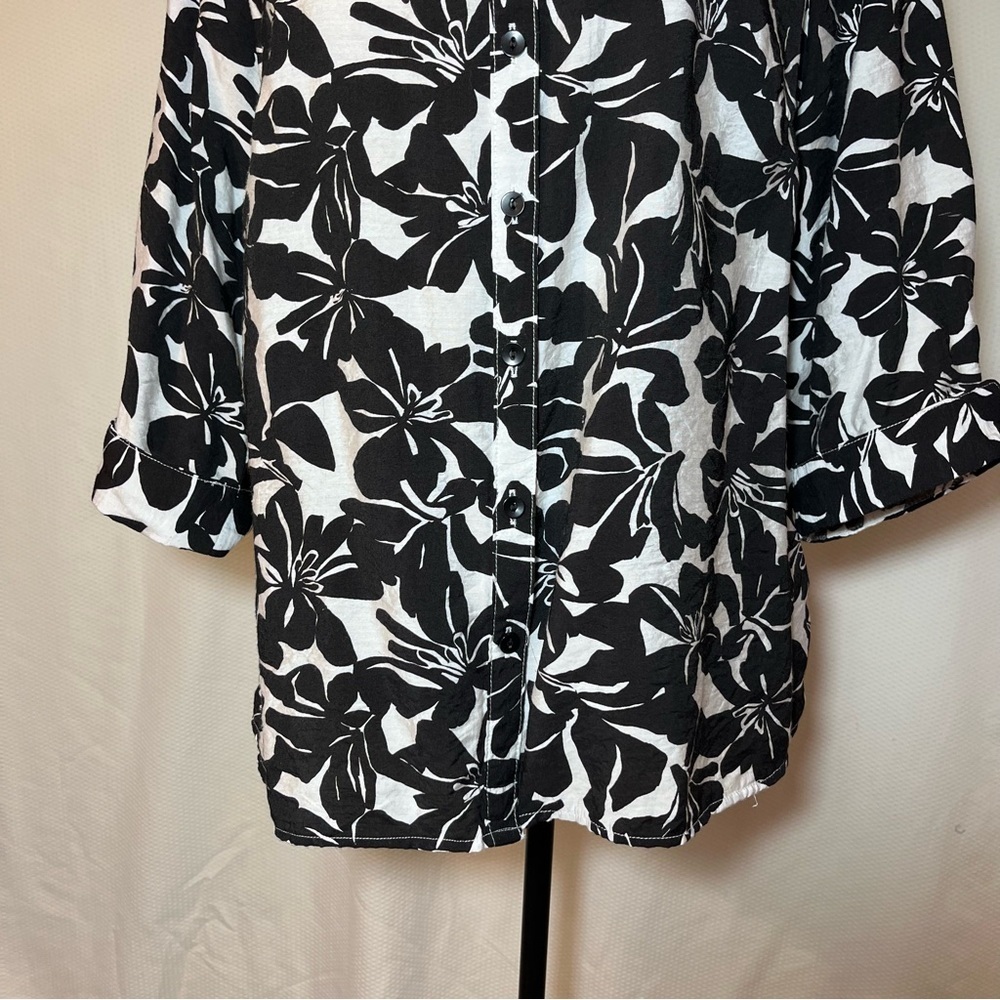 Sara Michelle Black & White Floral Button Down Shirt Blouse size large - Picture 5 of 13